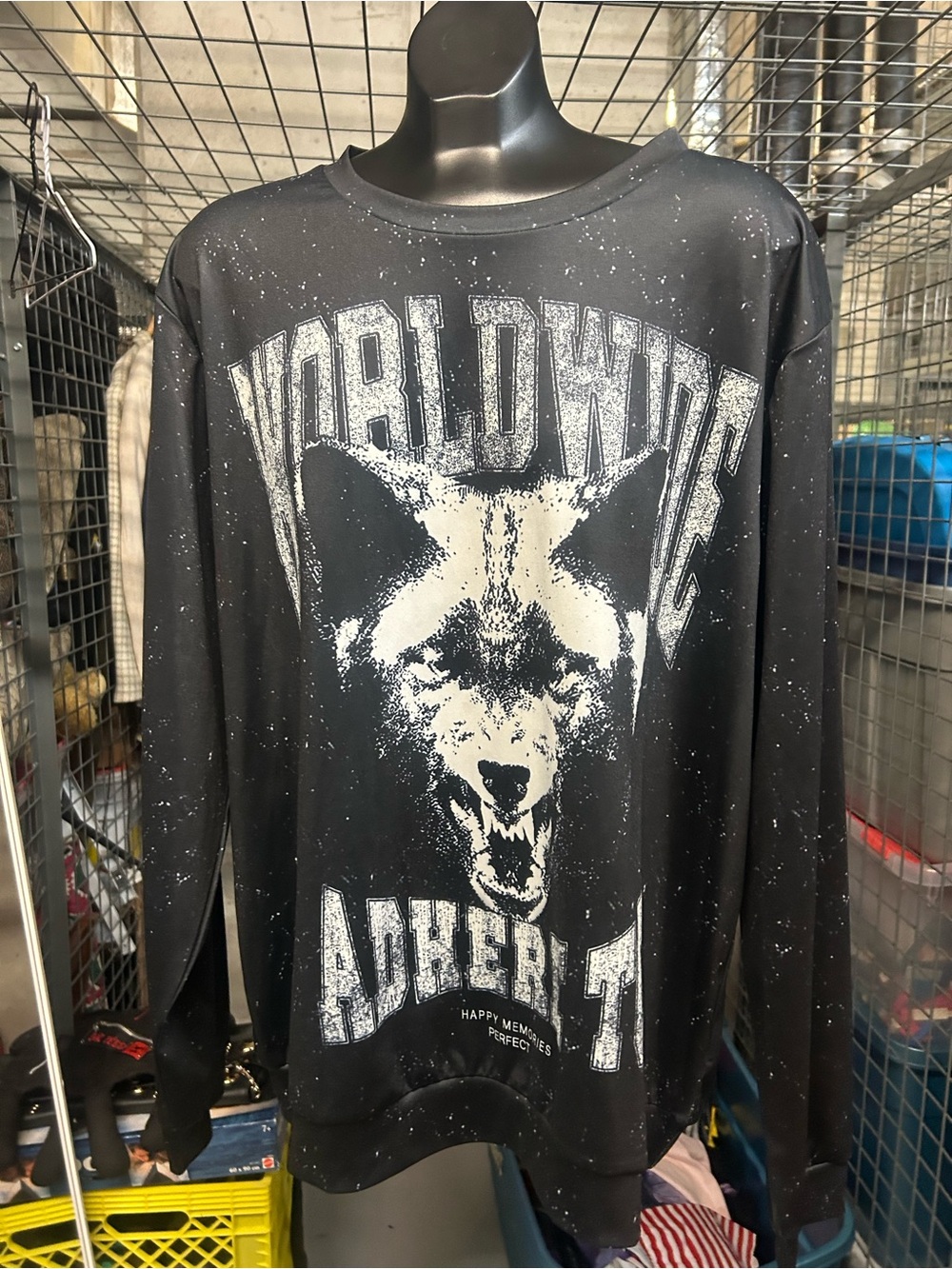 Brand new Graphic 'Worldwide' Wolf Print Black Sweatshirt unisex XL